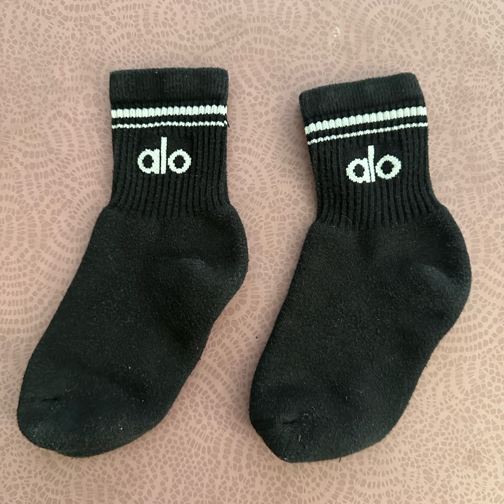 Alo Yoga Unisex Half Crew Throwback Socks, Small (5M-7M), Black/White, EUC